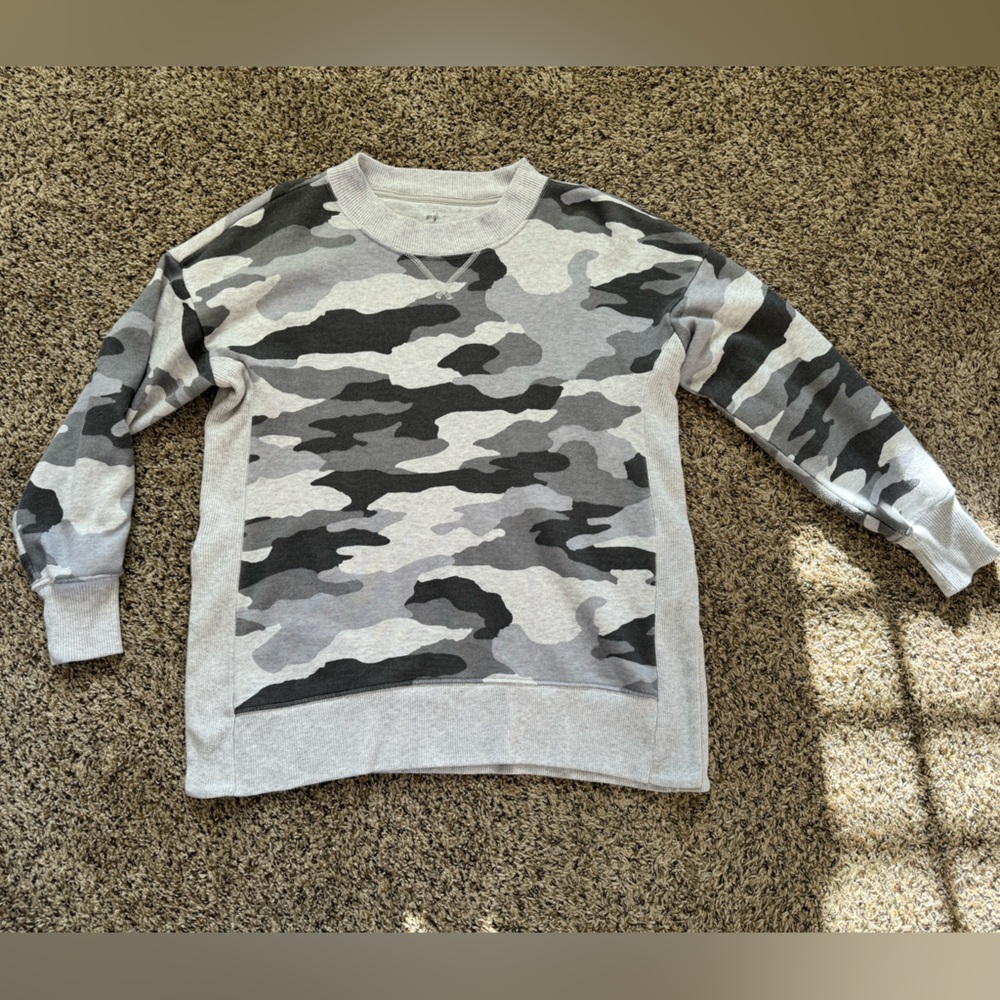 Arie crew neck with side slits